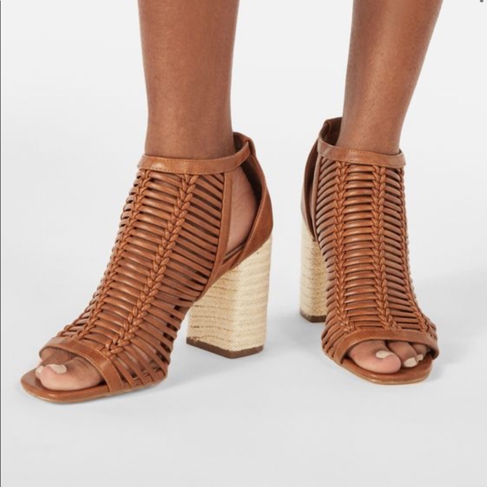 New in box JustFab Woven Wanderlust Heeled Sandal Size 9.5